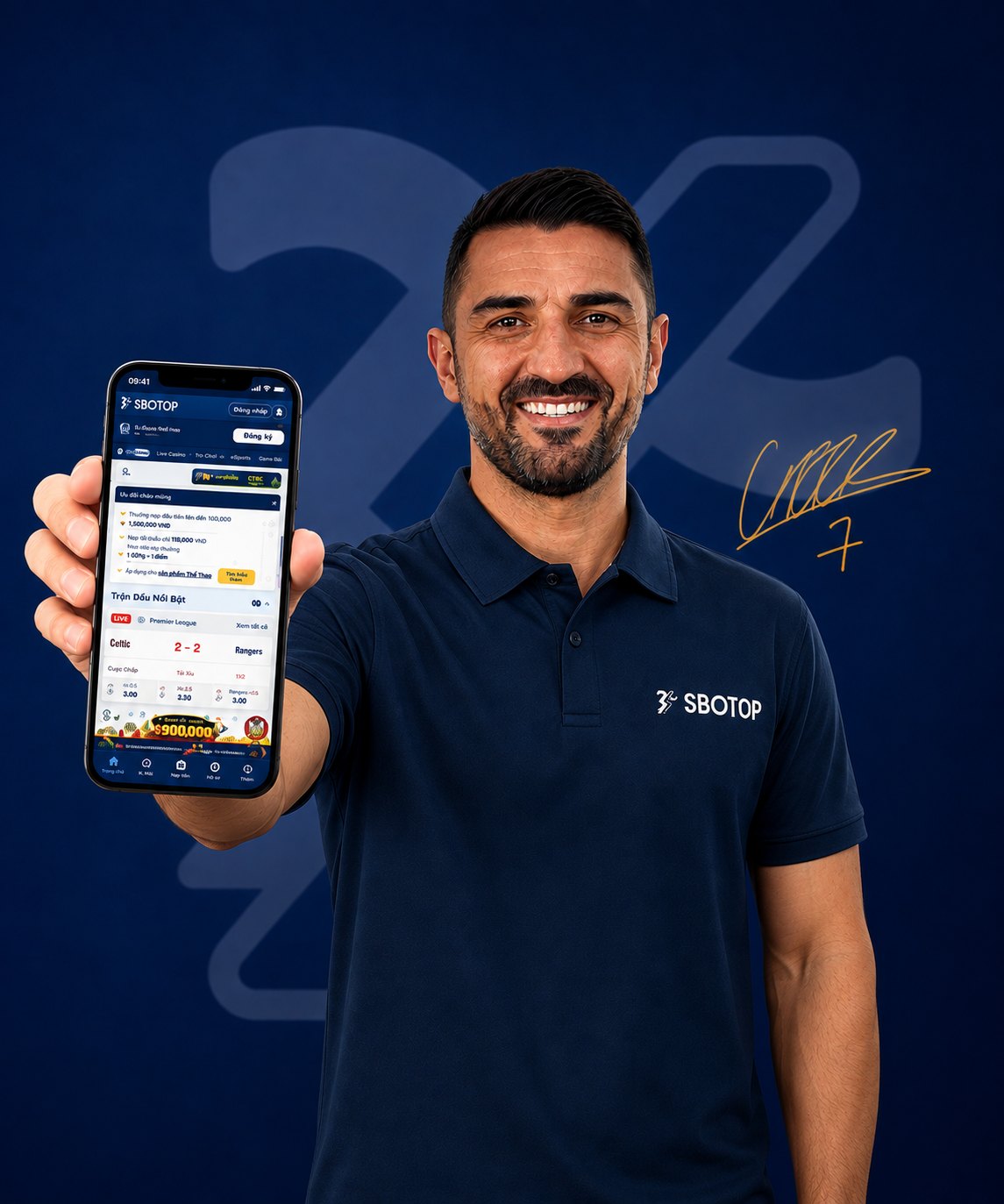 David Villa cầm điện thoại hiển thị ứng dụng SBO